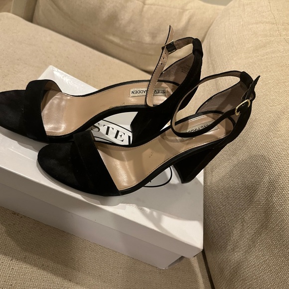Steve Madden Carrson Black Suede Heels - Picture 1 of 4